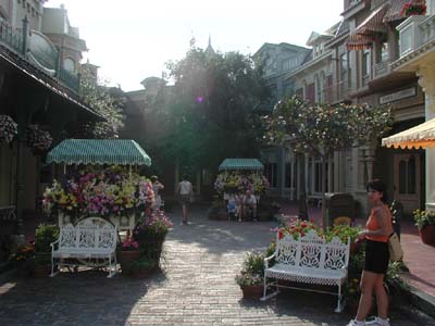 Main Street West Courtyard